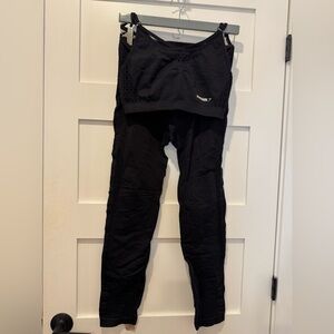 Gymshark 2-Set : Sports Bra and Black Leggings